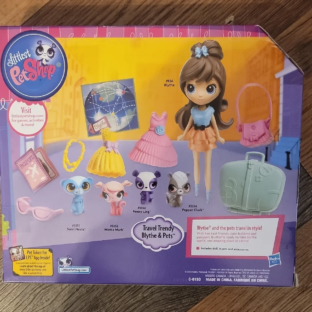 Littlest Pet Shop Blythe Doll Set Travel Trendy Blythe& Pets - Picture 4 of 6